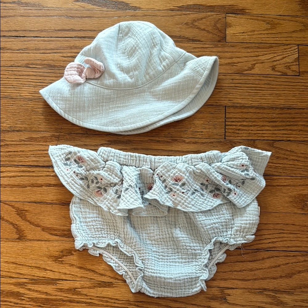 Elegant Baby blue hat and bloomers set 6-9 months